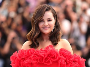 Selena Gomezt eljegyezték volna? Elég gyanús dolgot szúrtak ki a fotóján a szemfüles rajongók