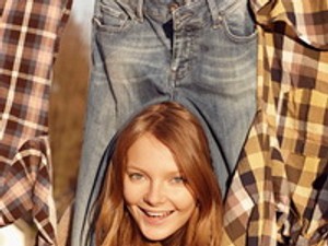 Enikő meztelenül reklámozza a Boss Orange téli kollekcióját