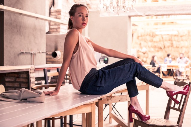 Újrahasznosított farmer mindenek felett - ismerd meg a Sharolta tervezőjét