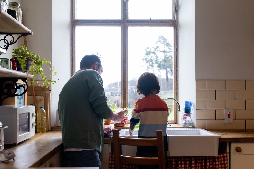 Miért lenne baj, ha az apa is szeretne részese lenni a gyermeke első éveinek?