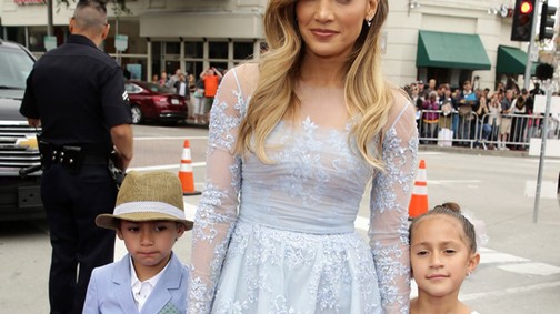 Dögös anyuka és a legcukibb ikrek: Jennifer Lopez és gyerekei