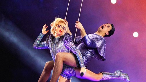 Ez a pasi sztárok mellé Photoshoppolta magát! Hihetetlenül vicces!