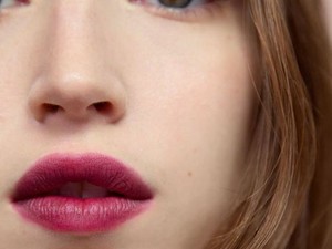 Málnaszínű ajkak: ez az igazi trend a fesztiválszezonban