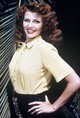 Rita Hayworth, spanyol származású színésznő jellegzetes, vörös hajzuhatagáról vált híressé, de eredetileg alacsonyabb homloka volt. A tökéletes hollywoodi ideál érdekében éveken át tartó, fájdalmas elektrolízises szőrtelenítéssel folyamatosan magasabbra tolták a hajvonalát. 