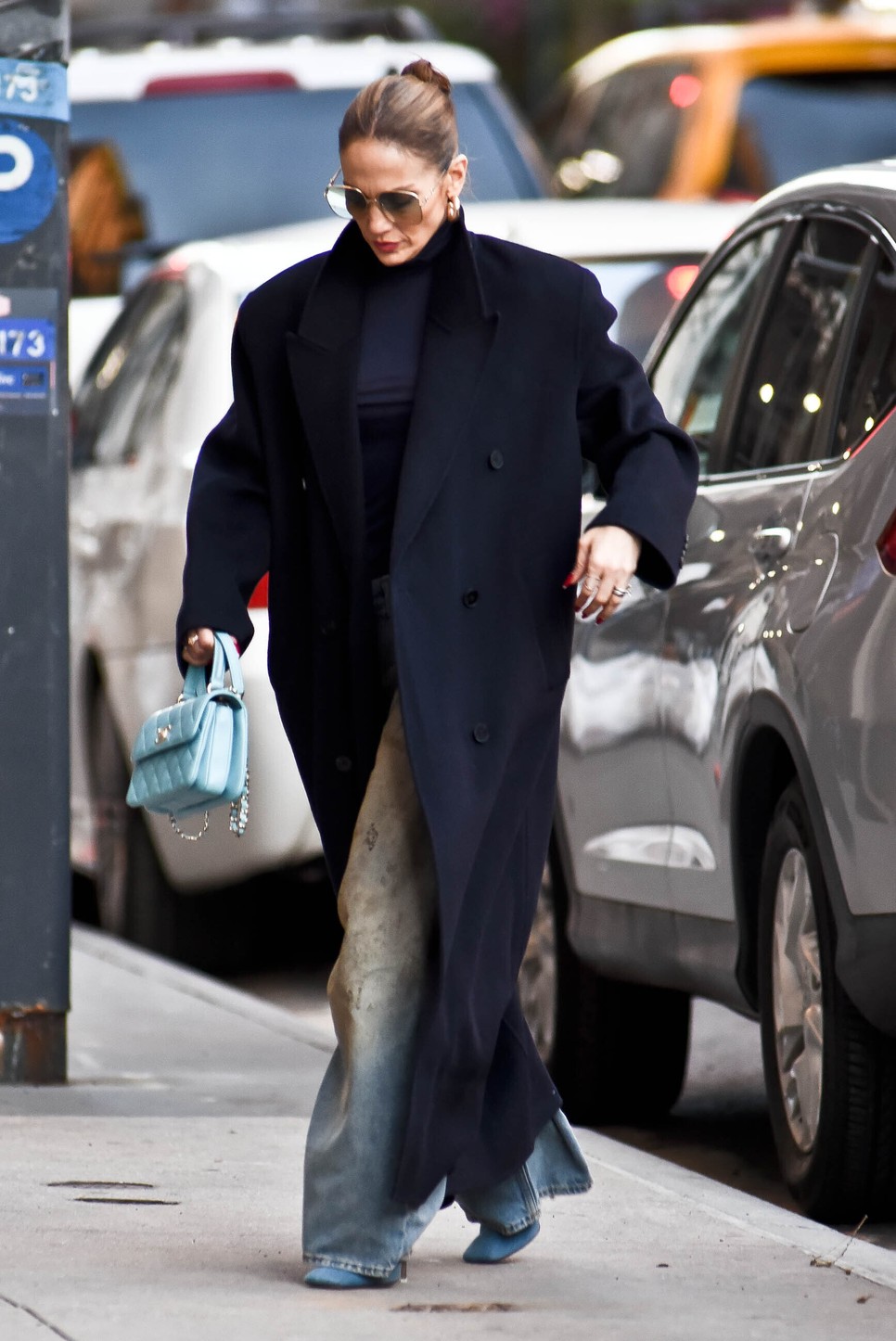 Jennifer Lopeznek még a koszos farmernadrág is jól áll