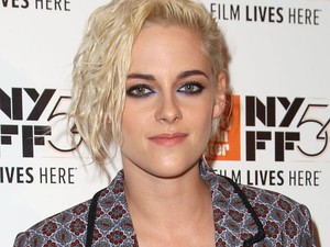 Kristen Stewart pizsamában is szuper cuki, ha mosolyog