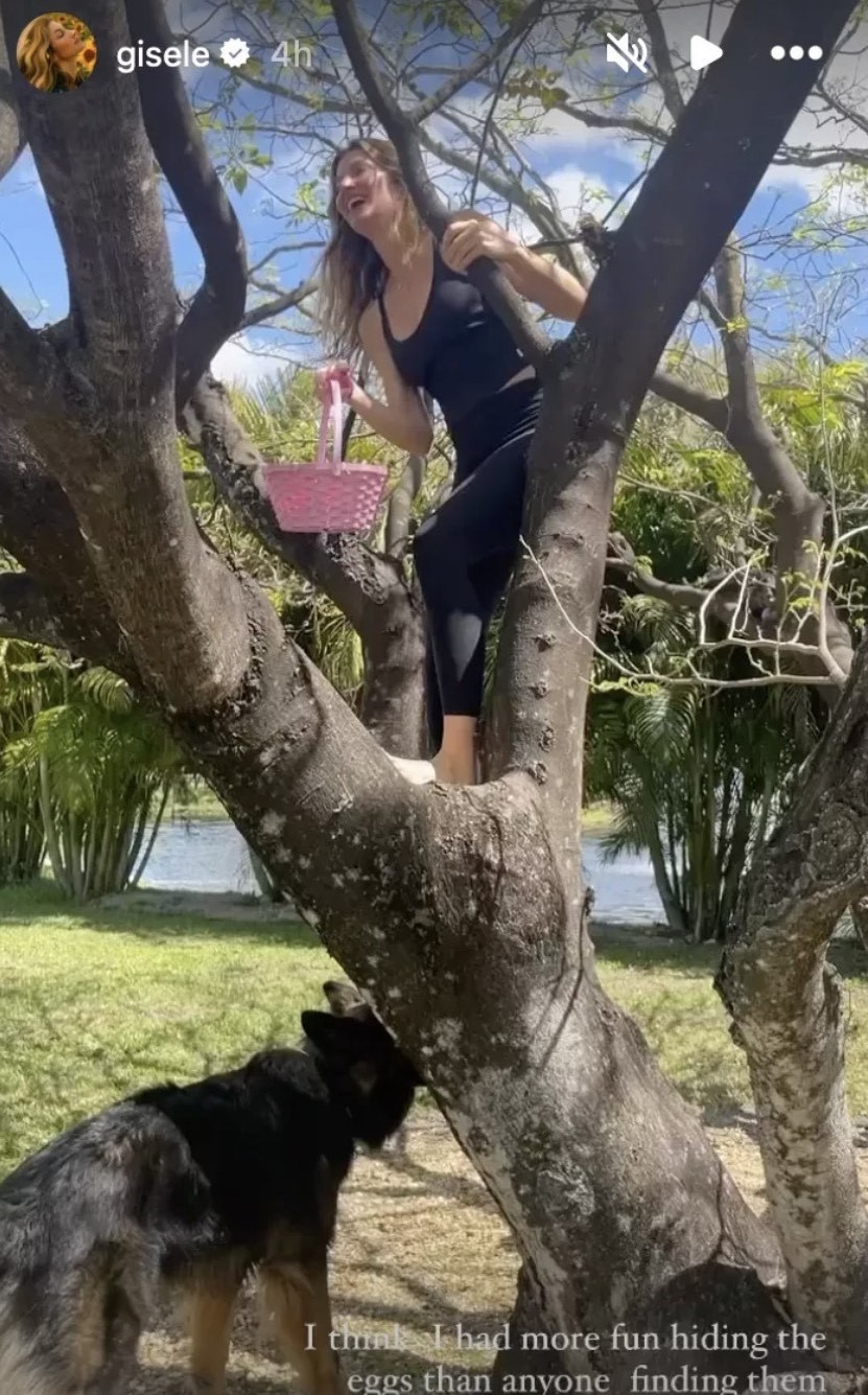 Gisele Bündchen még a fára is felmászott a hagyomány kedvéért