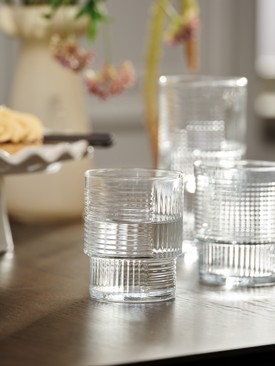 Frissítsd fel az ünnepi asztalt stílusos részletekkel – húsvéti dekoráció és lakáskiegészítők a JYSK kínálatából, ahol a természetes elegancia és a modern design találkozik