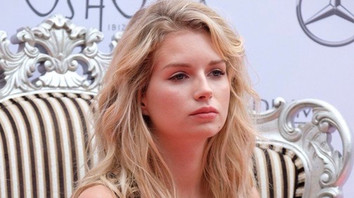 Jó ég! Kate Moss kistesójának a ruhája életveszélyes