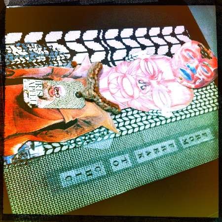 Deformáció és Mutáció volt a mottója az expresszív prezentációnak, amiben Janis Dellarte fő kérdése ez volt: A ruháknak feltétlenül széppé kell varázsolják az embereket?......Hát... Fotó: Jean-Luc Dupont/Paris