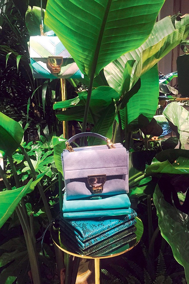 Utazás a világ körül a Coccinelle táskáival