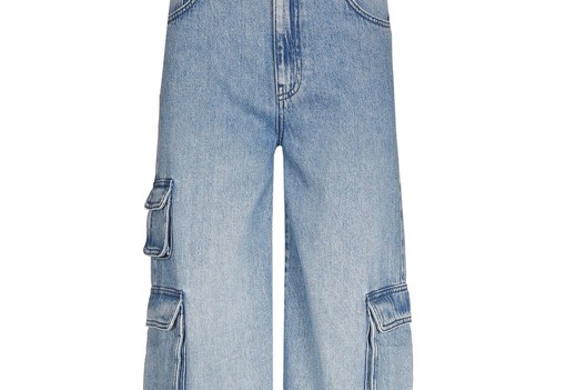 Ez a ruhadarab lesz az őszi szezon legnagyobb sztárja idén: hódít a baggy farmer