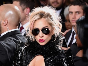 Lady Gaga nem szőke többé, ilyen az új hajszíne