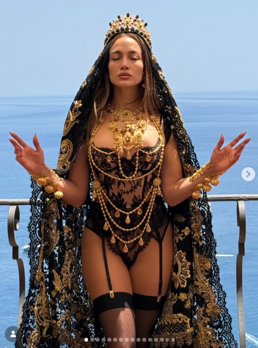Jennifer Lopez valóságos istennőként pózol új fotóján