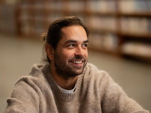 Szimler Bálint, a Fekete Pont rendezője: „Perspektíva, pénz és az előremutató döntések hiányában csodálatos emberek tartják lélegeztetőgépen az oktatást”