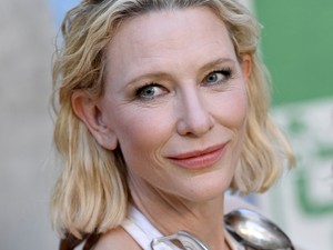 Ruha helyett kanalakat viselt a testén Cate Blanchett, a végeredmény egészen művészi lett