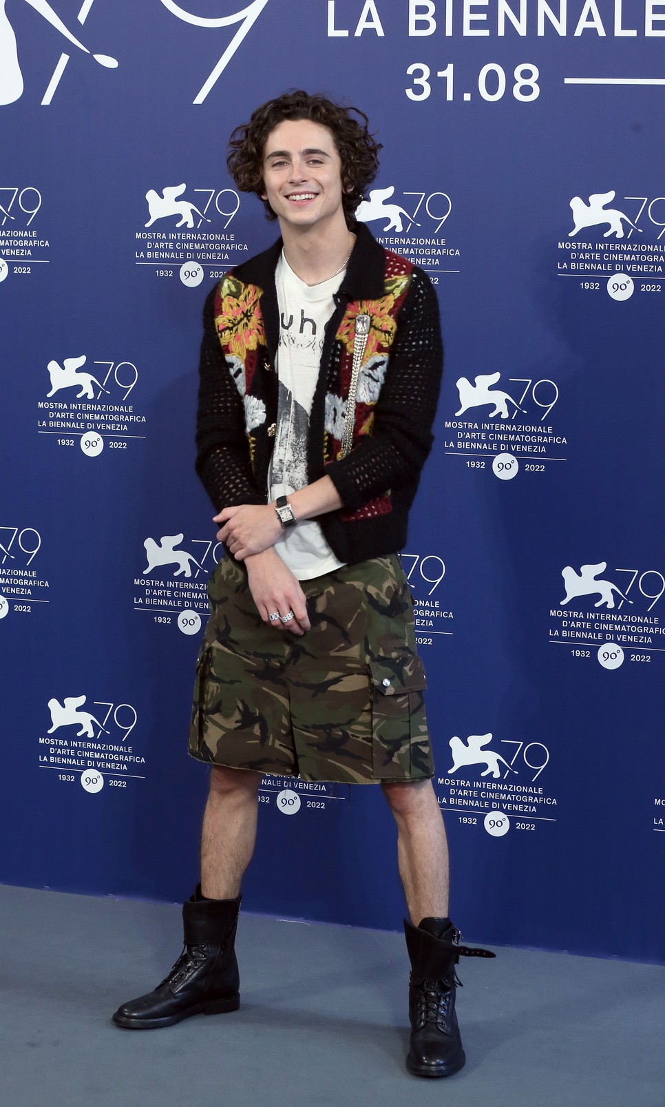 Timothée Chalamet megérkezett Velencébe, és az internet felrobbant a szexi szettjétől