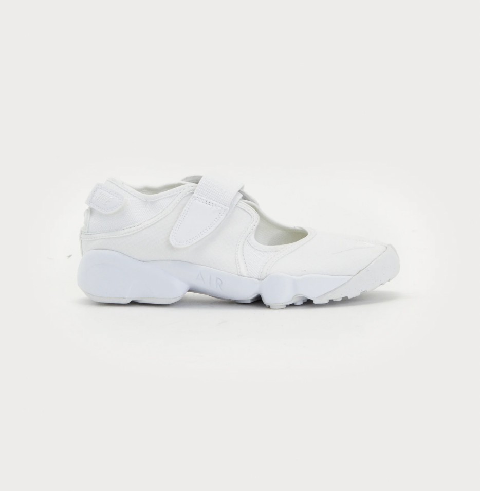 NIKE - zalando.hu 51 990Ft, GLAMOUR-napokon 41 592 Ft