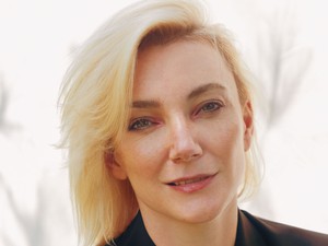 Elolvadunk: Borbély Alexandra ikerlányai édesen segítenek a nagyinak