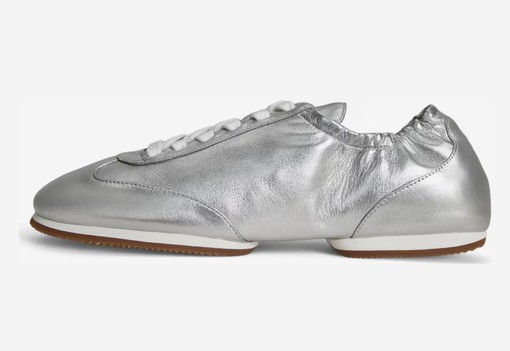 Érkezik a cipőtrend, ami letarolja a balerina uralmát: ez lesz az ősz legnagyobb trendje