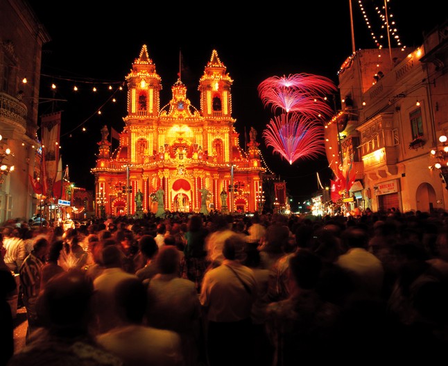 Máltai ünnepek: Egyházi és világi ötvözete