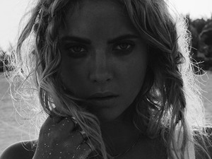 Hollywood szexi rosszcsaja levetkőzött