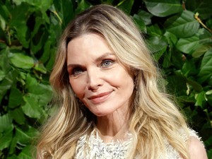 A 68 éves Michelle Pfeiffer smink nélküli szelfije a legőszintébb fotó, amit ma láthatunk
