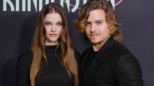 Szemeket eltakarni! Palvin Barbara és Dylan Sprouse forró csókjába még te is belepirulsz