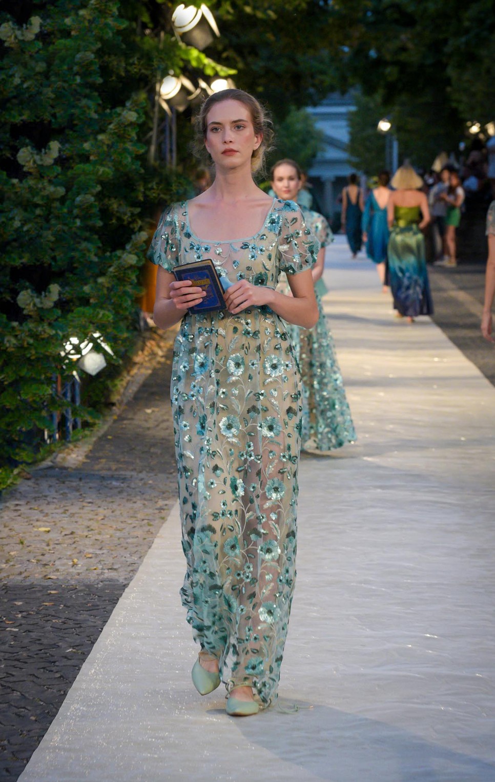 Kisfaludy Sándor romantikája ihlette a Katti Zoób Balatonfüreden bemutatott ruháit