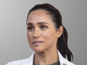 Meghan Markle kínos pillanatokat élt át a vörös szőnyegen, nemes egyszerűséggel levegőnek nézték