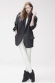 Az H&M számára tervezett Isabel Marant-kollekció lookbookjában is szerepelt.