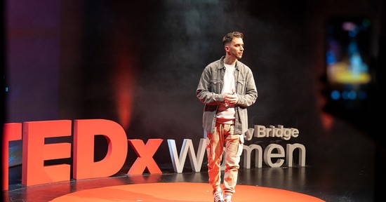 „A csend nem kínos, hanem hatásos” – Így lehetsz zseniális TED-előadó