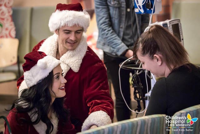 Orlando Bloom és Katy Perry gyerekkórházba látogatott karácsonykor
