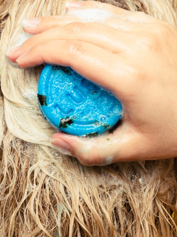 Seanik szilárd sampon LUSH 3990 Ft