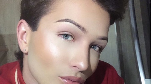 Főnöke arra kérte a férfit, mossa le a sminkjét, ő így vágott vissza