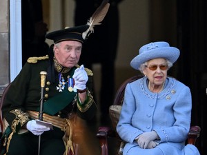 Itt a bizonyíték, mennyire nem keresnek jól a királyi család alkalmazottai