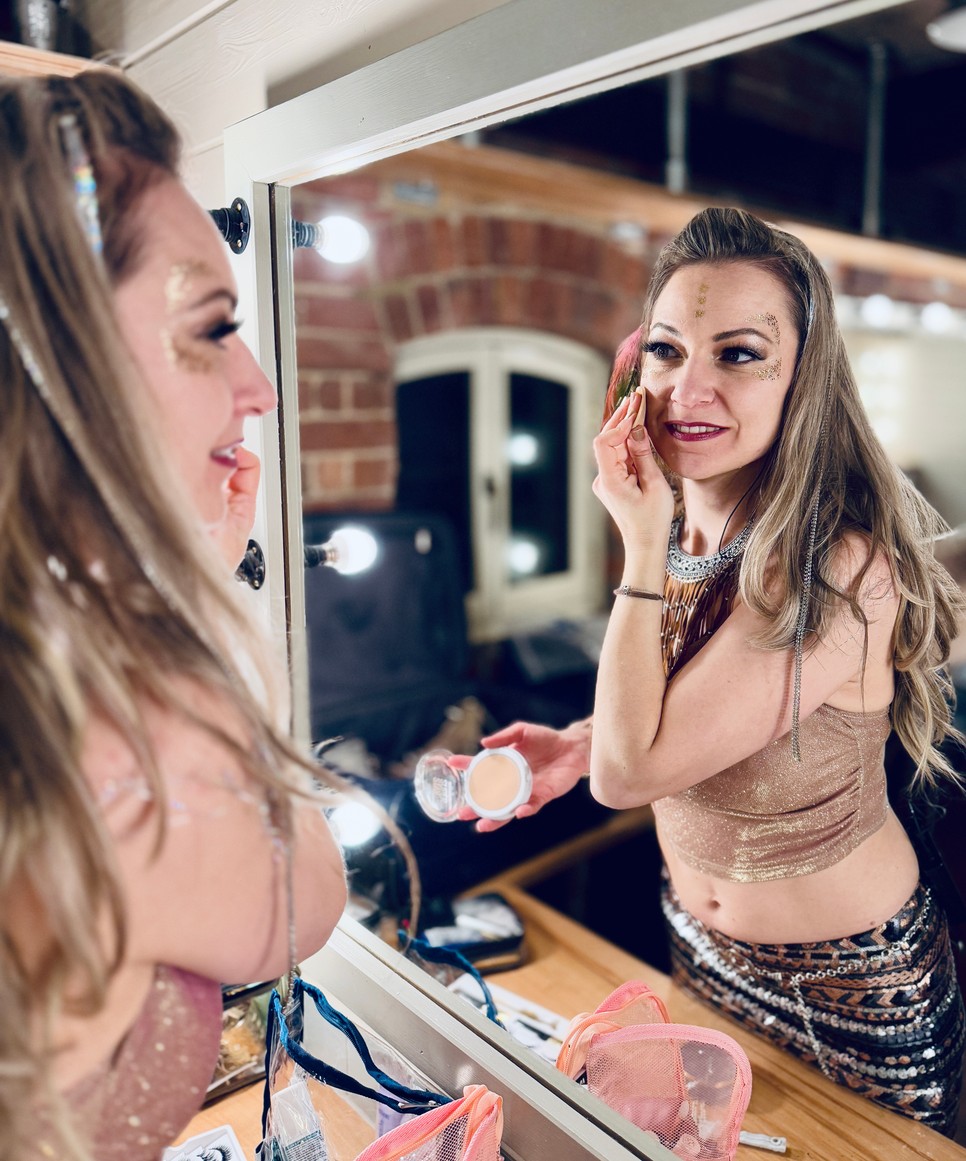 Koltai Nikolett számára nem is volt kérdés, hogy csatlakozik a zenekarhoz, hiszen a latin zene mindig kiemelkedő szerepet töltött be a szívében