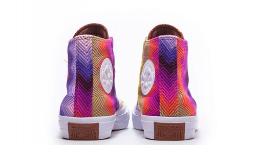 A szivárványos Converse cipőtől azonnal jó kedved lesz