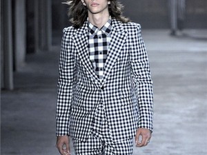 Férfi topmodellek McQueen kifutóján