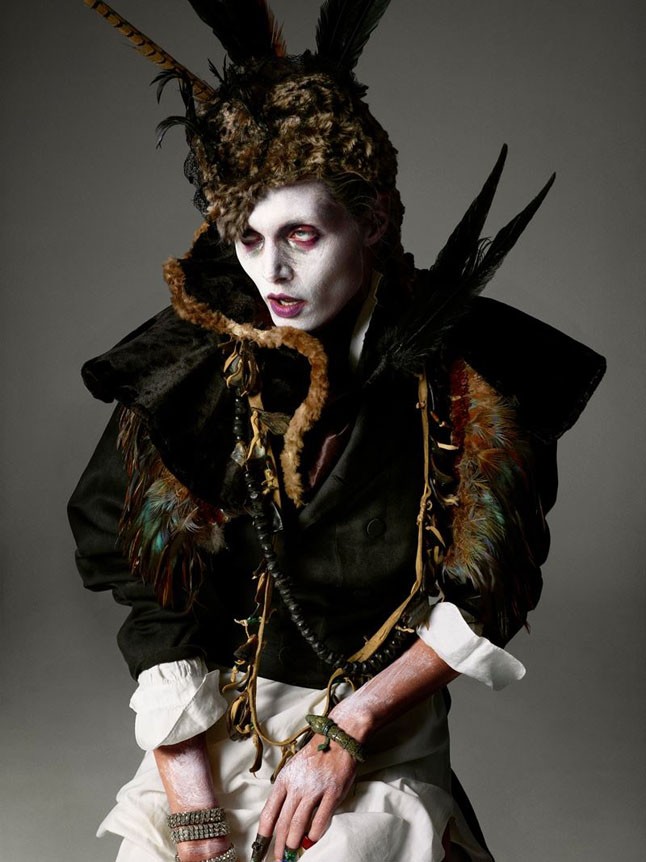 Ezen a fotón kifejezetten úgy néz ki, mint Johnny Depp valamelyik Tim Burton filmből.