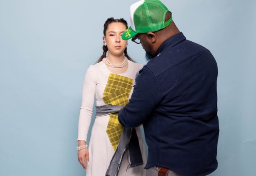 Magyarországon kapott életműdíjat a világhírű amerikai designer: ő a fenntartható divattervezés koronázott királya