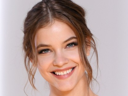 Palvin Barbara vadító macskanő volt Veronában a Calzedonia bemutatóján