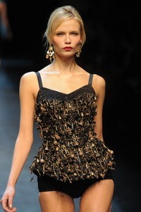 Natasha Poly mögött is remek ügynökségek állnak, ennek köszönhetően jelenleg a világ 2. legkeresettebb modellje