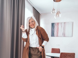 Kukkants be Kovrig Dóra, az új GLAMOUR-nagykövet gardróbjába!