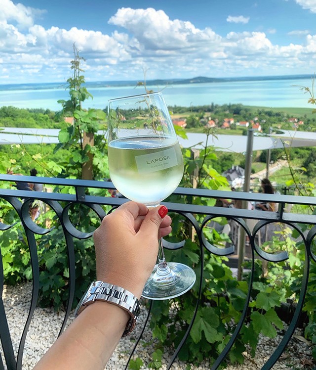 Fitos-Dombai Laura megosztja az egyik kedvenc magyar vidékét, ahova idén is ott nyaralnak