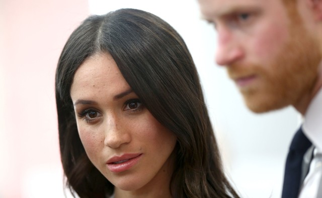 Újabb botrány: Meghan Markle apja már Erzsébet királynőnek üzenget...