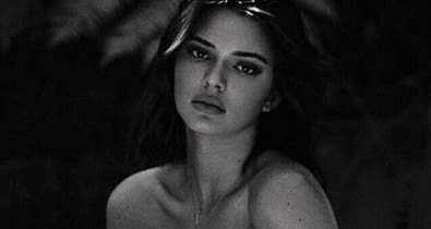 Kendall Jenner nagyon merész meztelen fotókat posztolt magáról Instagramon