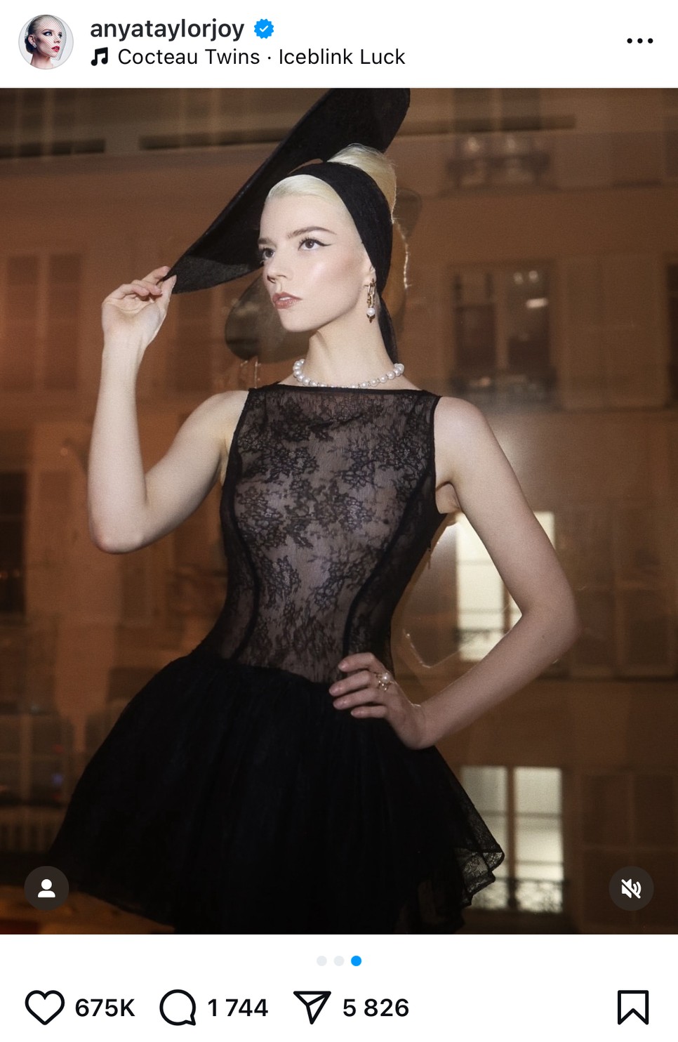 Anya Taylor-Joy is odáig van a meztelen manikűrért