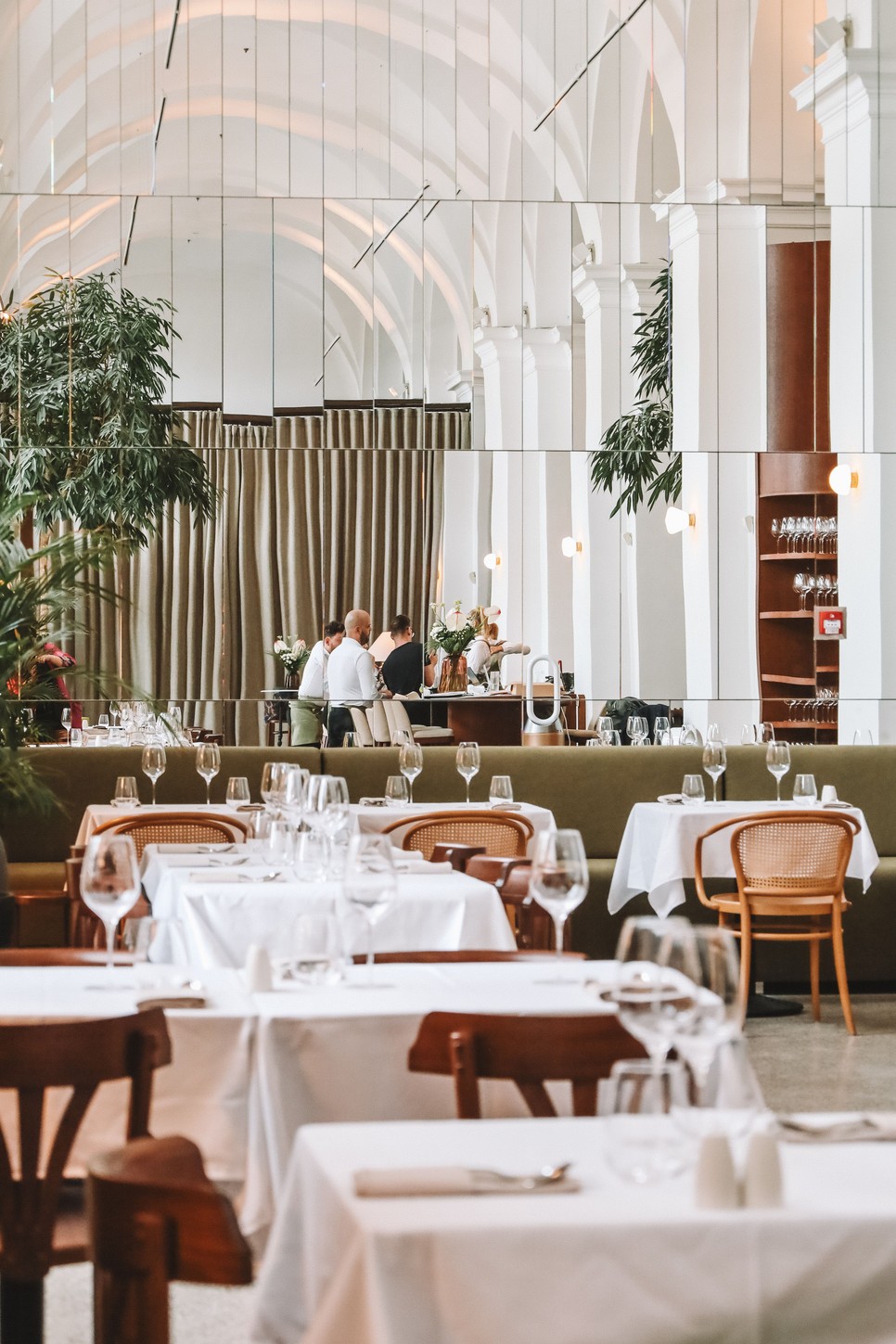 Az Ida Bistro belső tere világos, tágas, tökéletes hangulatot teremt egy csodás étkezéshez