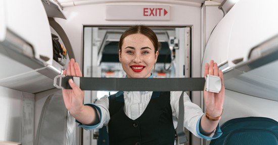 Légiutas-kísérő szeretnél lenni? Ennyi pénzt kell rászánnod